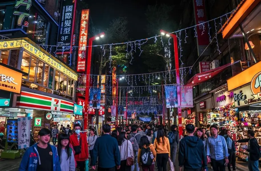 Chi tiêu tùy tiện ở chợ đêm có giá 600 VND